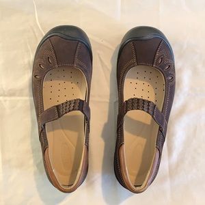 Keen Mary Janes Size 7 brown.